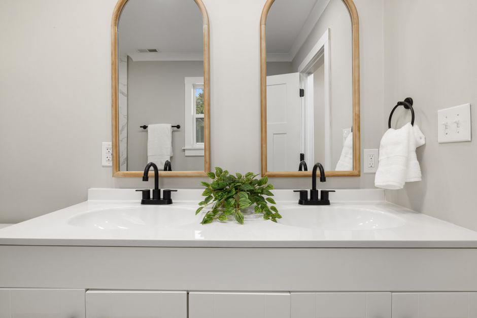 Spacious double vanity sink